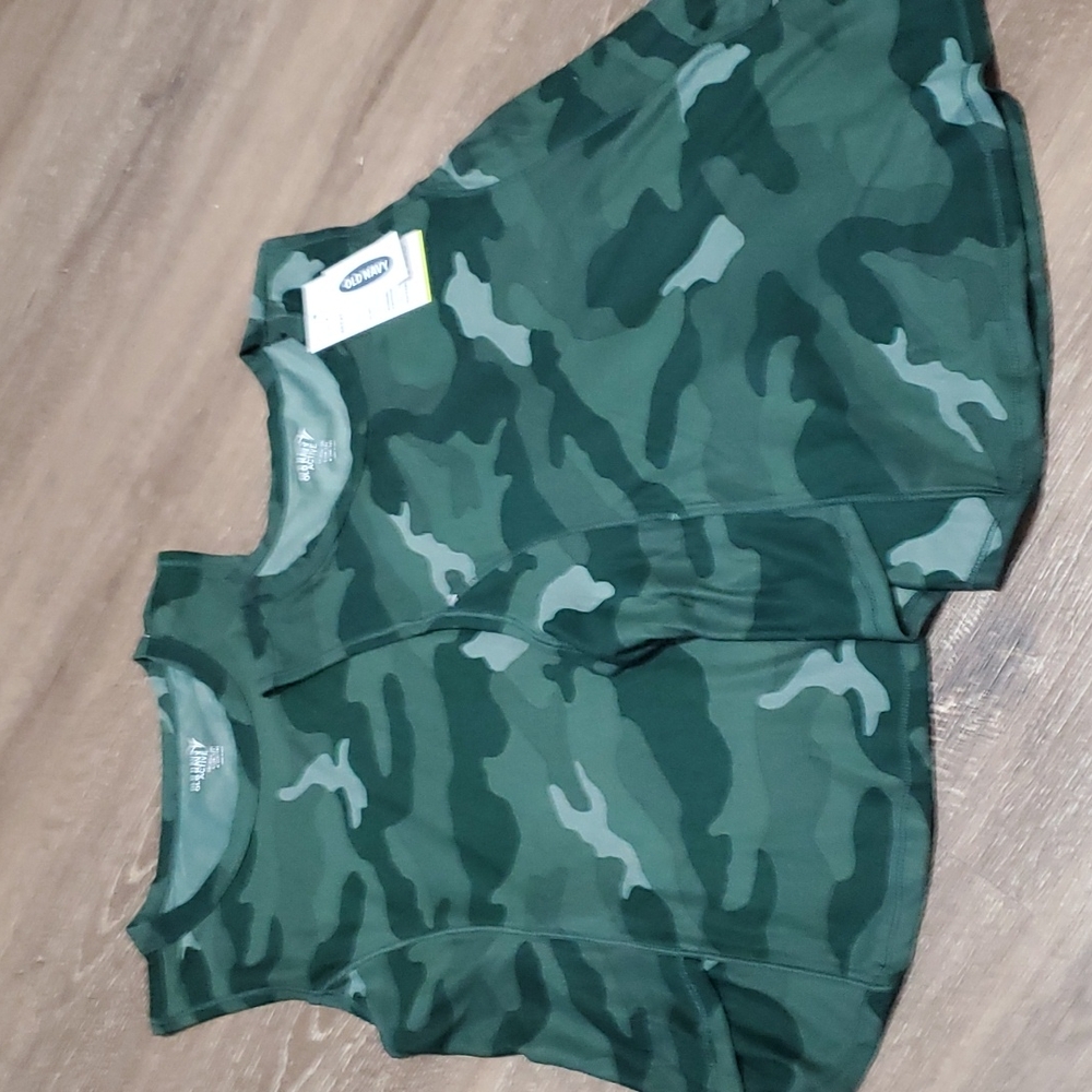 Tops - Picture 1 of 4